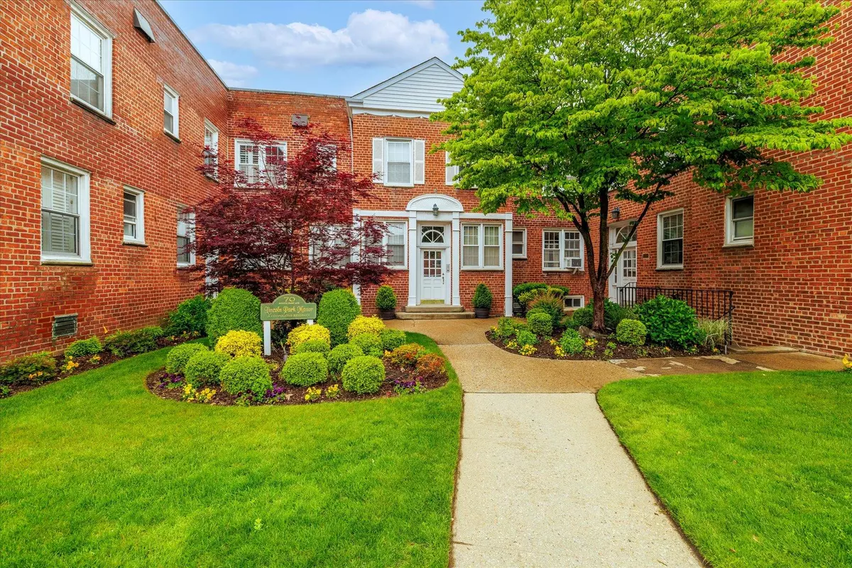 Rockville Centre, NY 11570,70 S Park AVE #114