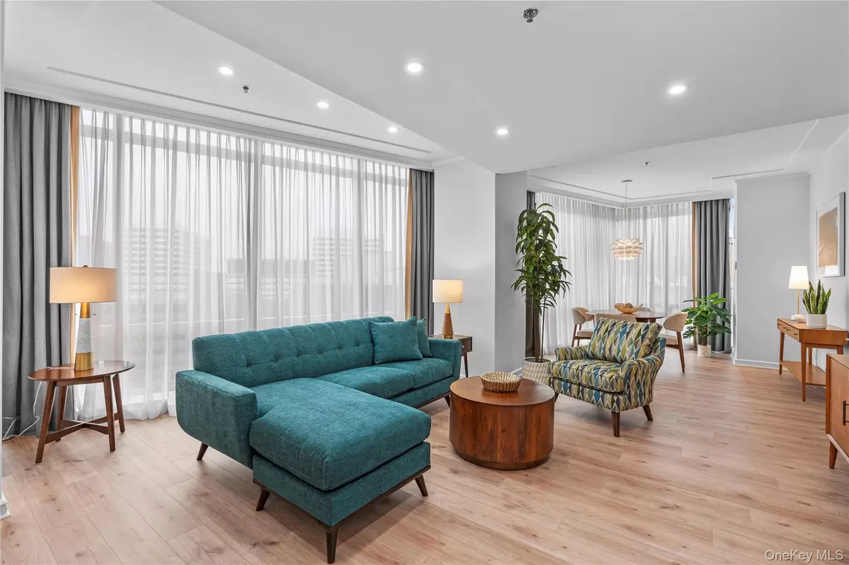 White Plains, NY 10601,1 Renaissance SQ #10H