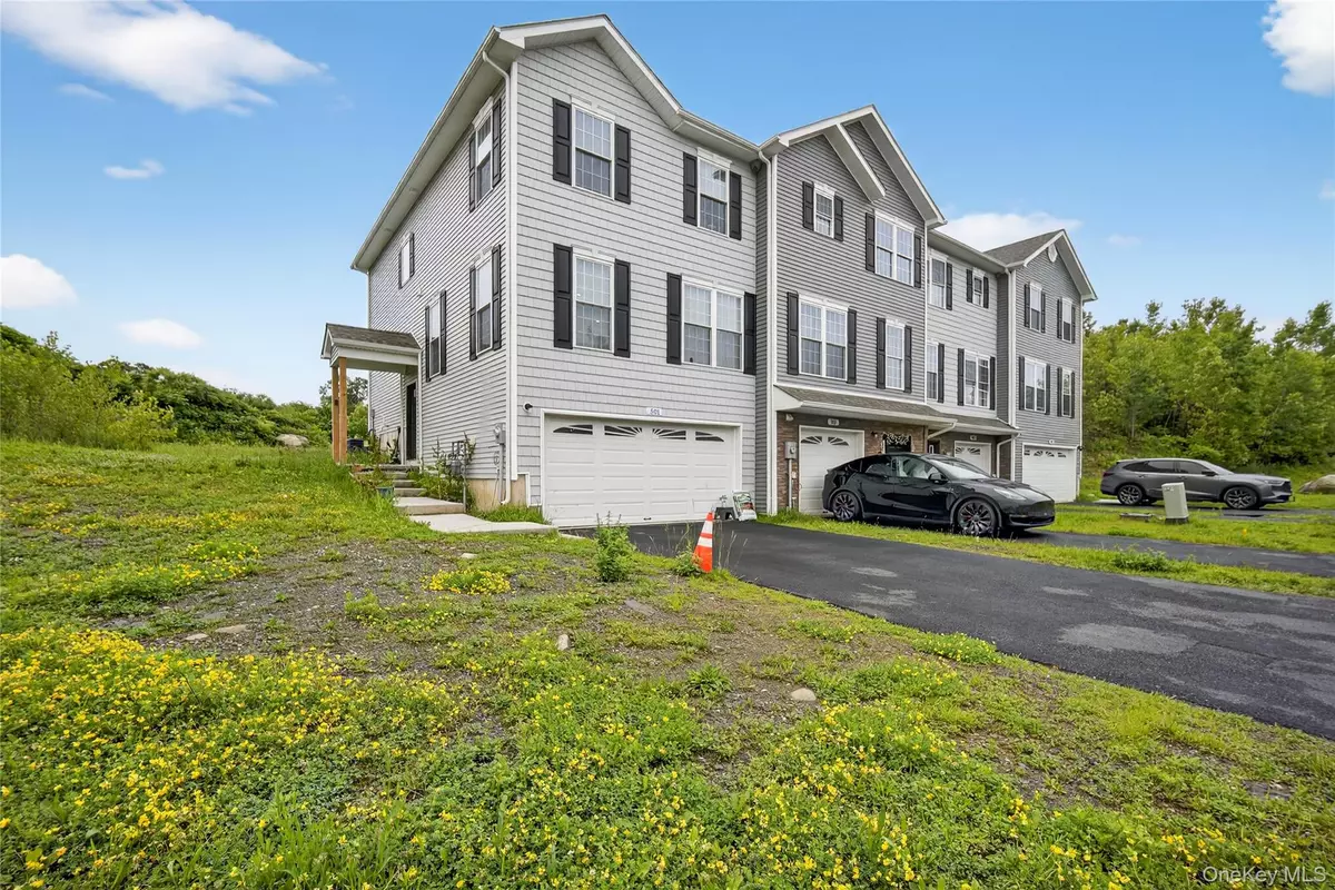 New Windsor, NY 12553,501 Iron Forge LN