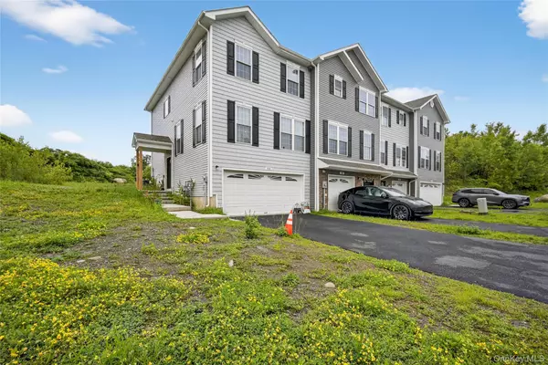 501 Iron Forge LN, New Windsor, NY 12553