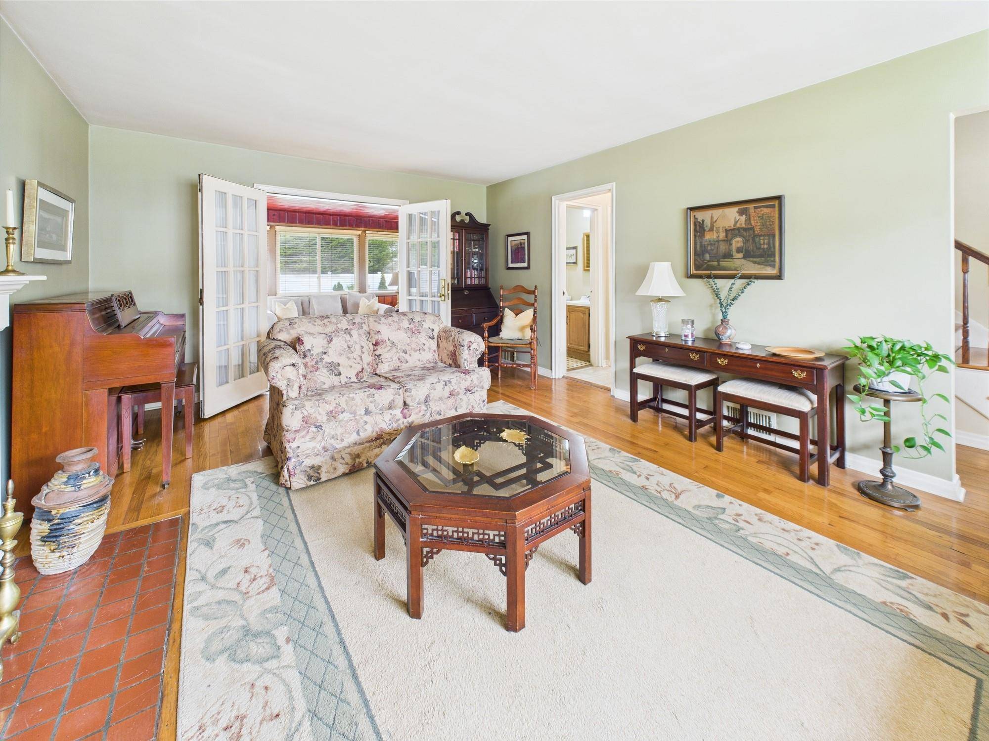 North Merrick, NY 11566,76 Crest RD