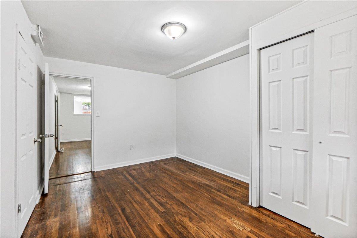 Bronx, NY 10469,1049 E 219th ST
