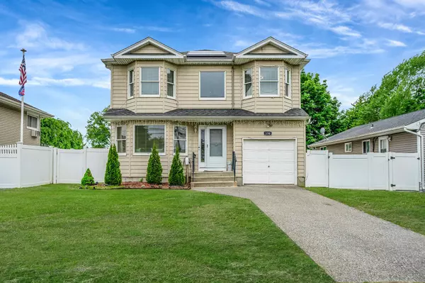 130 W 7th ST, Deer Park, NY 11729