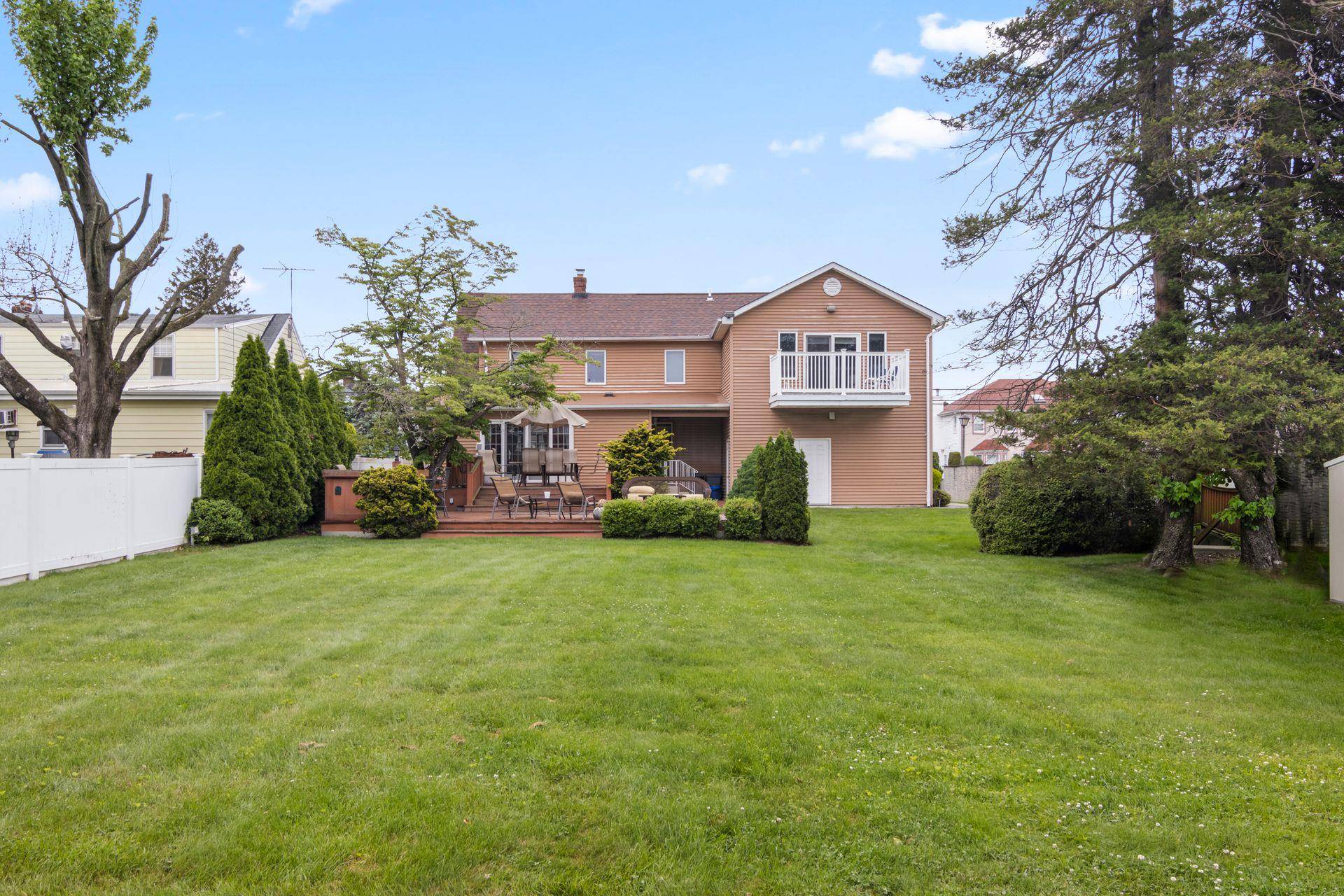 13 Evans AVE, Albertson, NY 11507