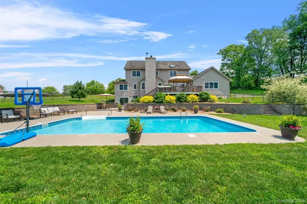 17 Jackson LN, Campbell Hall, NY 10916