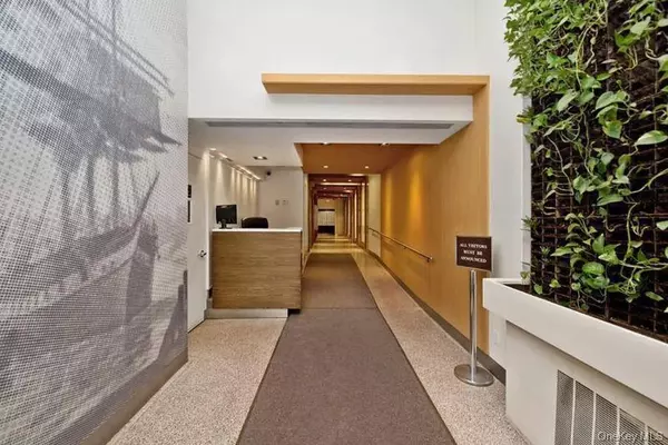 New York (manhattan), NY 10005,130 Water ST #7L