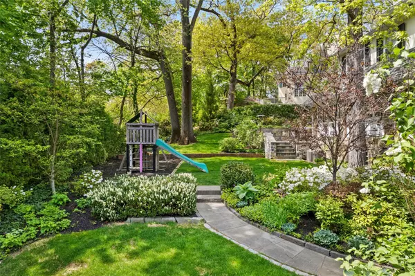 Bronxville, NY 10708,52 Cedar LN