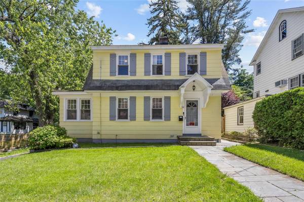 34 Little Neck RD, Little Neck, NY 11363
