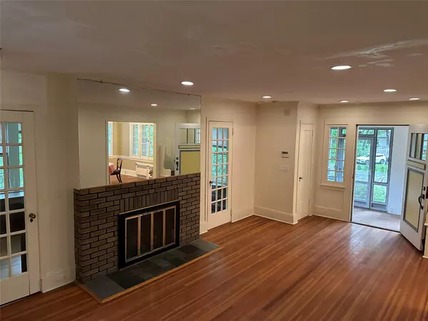 Larchmont, NY 10538,40 Pine Brook DR