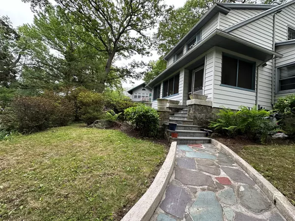 Larchmont, NY 10538,40 Pine Brook DR