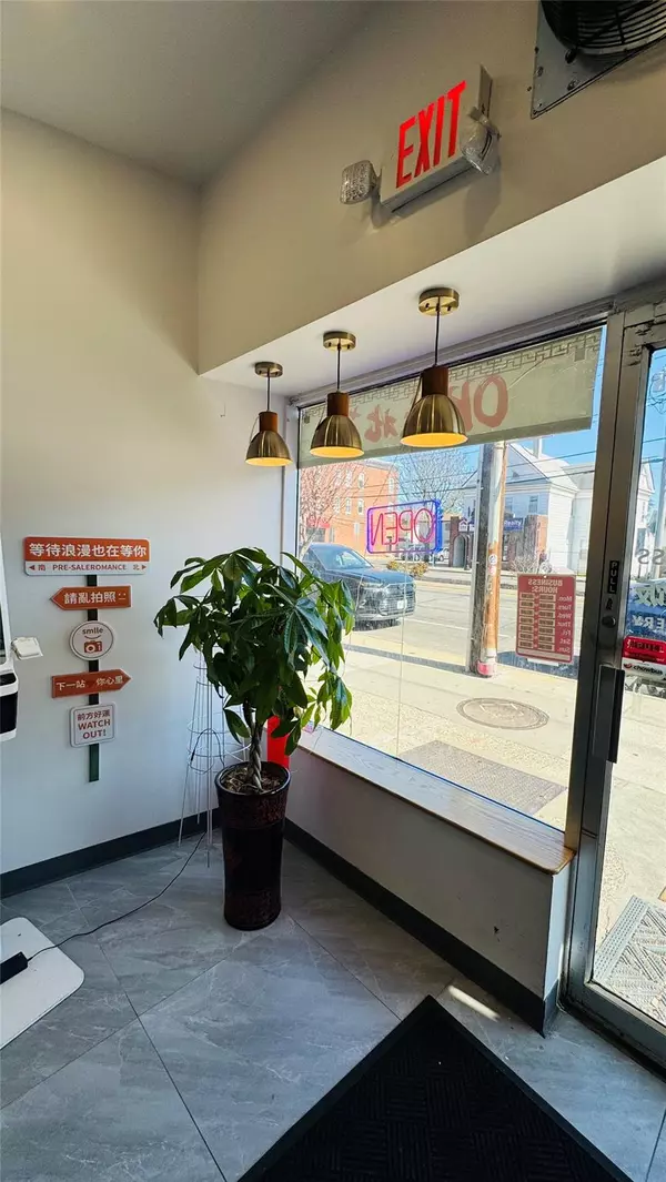 New Hyde Park, NY 11040,231 Jericho Tpke #1FL
