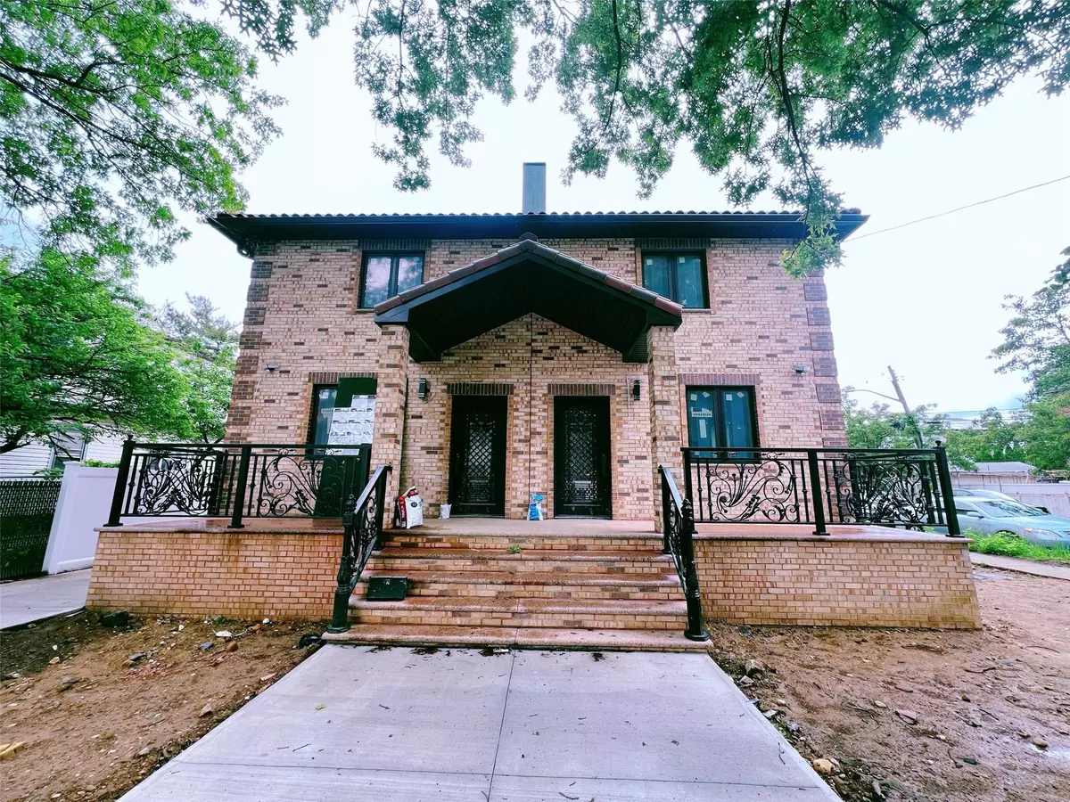 Bayside, NY 11361,208-02 47th AVE