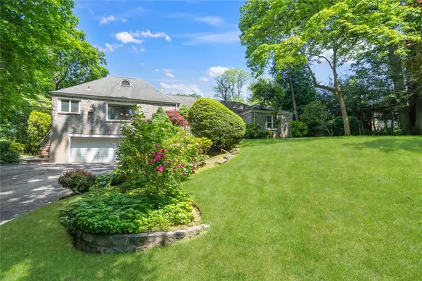Roslyn Estates, NY 11576,49 The Birches