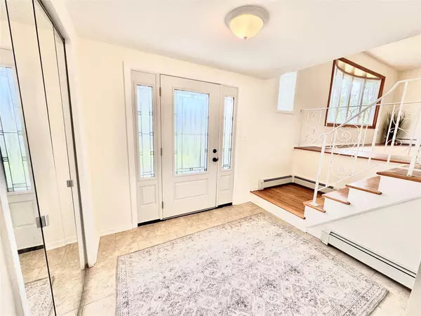 Massapequa Park, NY 11762,6 Poppy DR