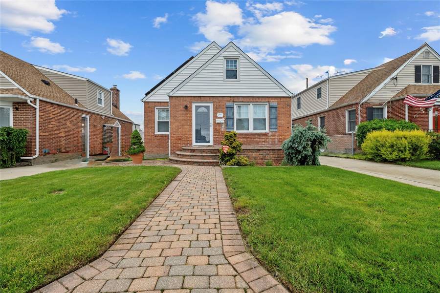 678 Margaret ST, Franklin Square, NY 11010