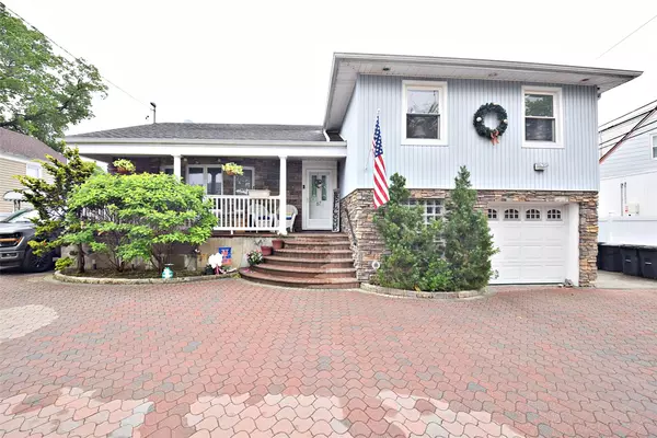 67 Hungry Harbor RD, Valley Stream, NY 11581