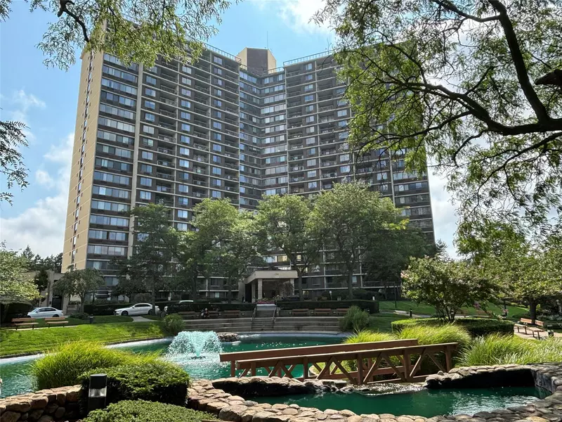 One Bay Club DR #18 S, Bayside, NY 11360