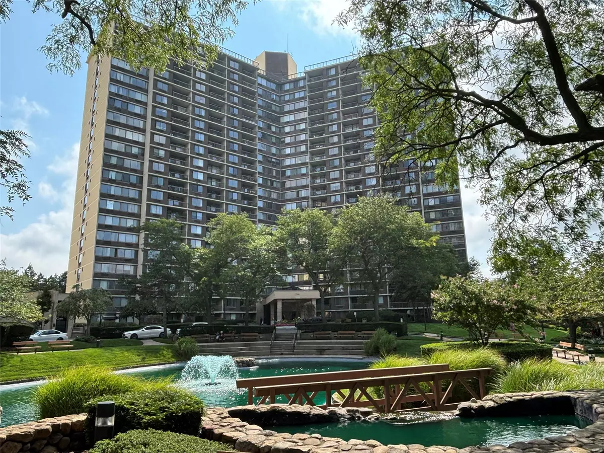 Bayside, NY 11360,One Bay Club DR #18 S