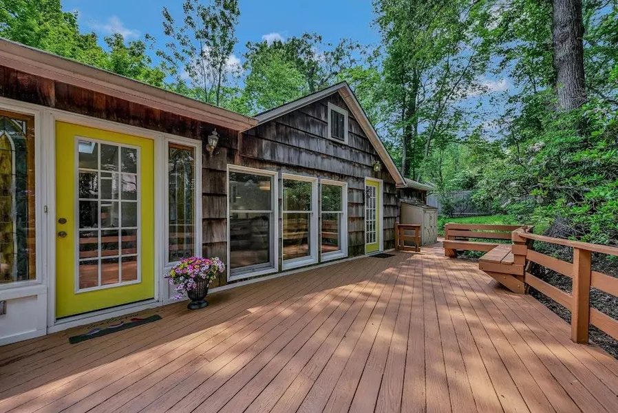 10 Maple AVE, Setauket, NY 11733