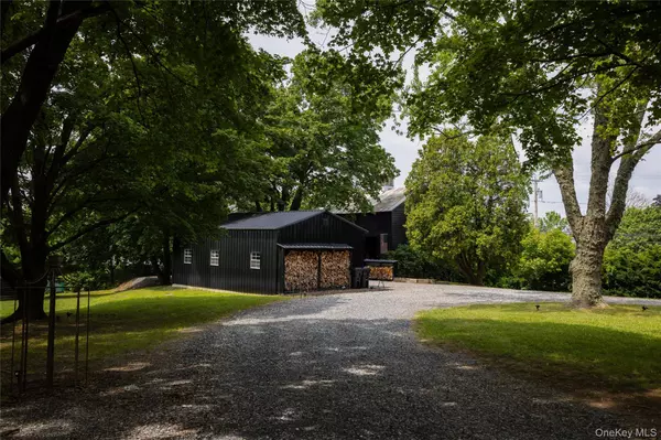 Hudson, NY 12534,5628 Route 9G