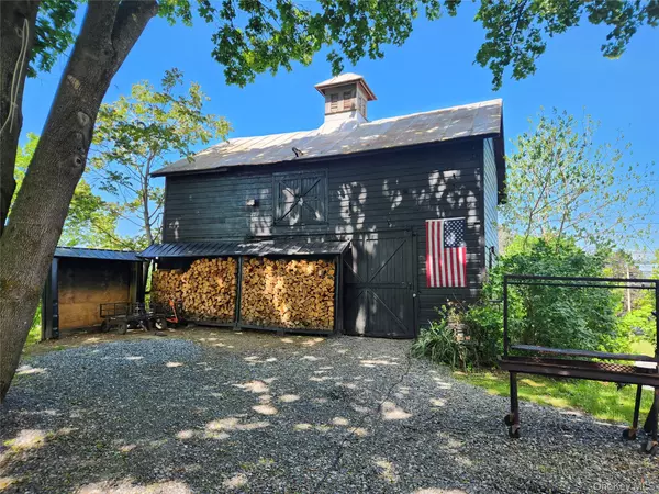 Hudson, NY 12534,5628 Route 9G