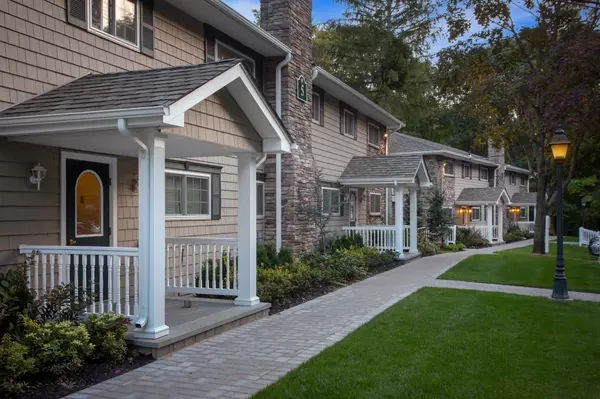 6-2B Presidents DR #6-2B, Port Jefferson, NY 11777