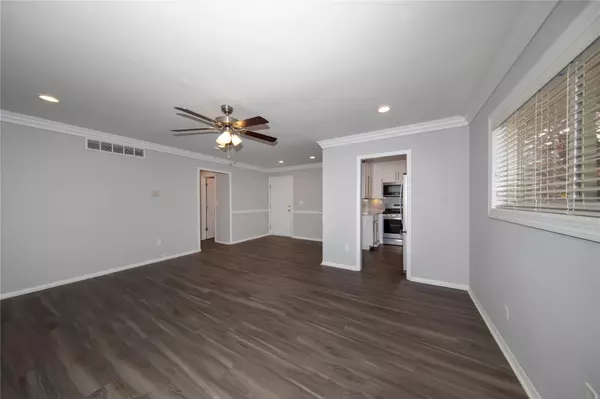 Port Jefferson, NY 11777,6-2B Presidents DR #6-2B