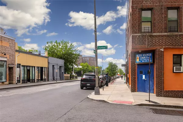 New Rochelle, NY 10801,375 Huguenot ST