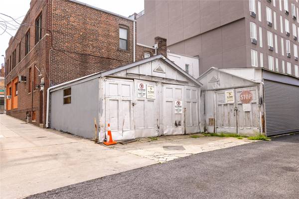 New Rochelle, NY 10801,375 Huguenot ST