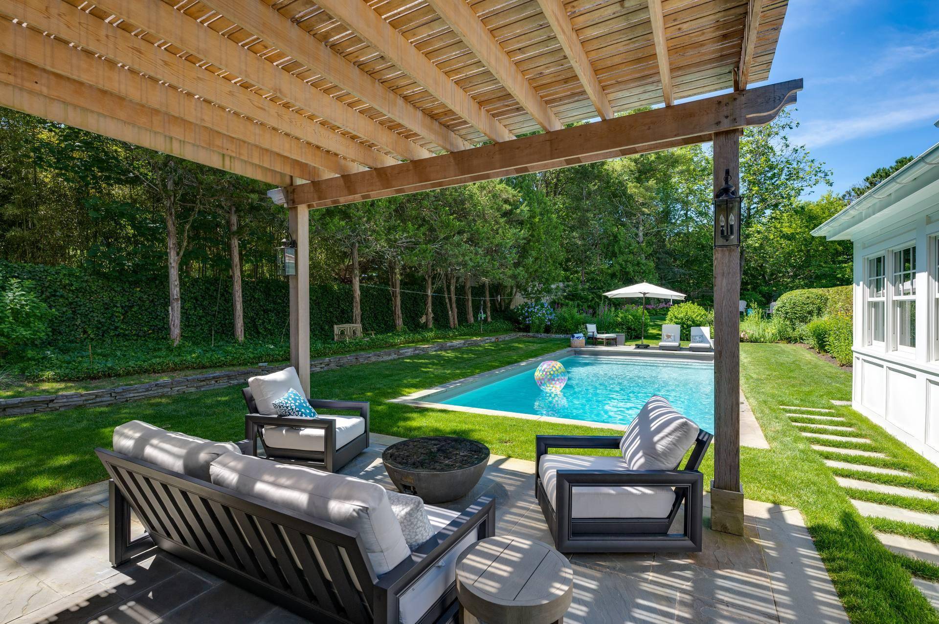 Southampton, NY 11968,2 Longview RD