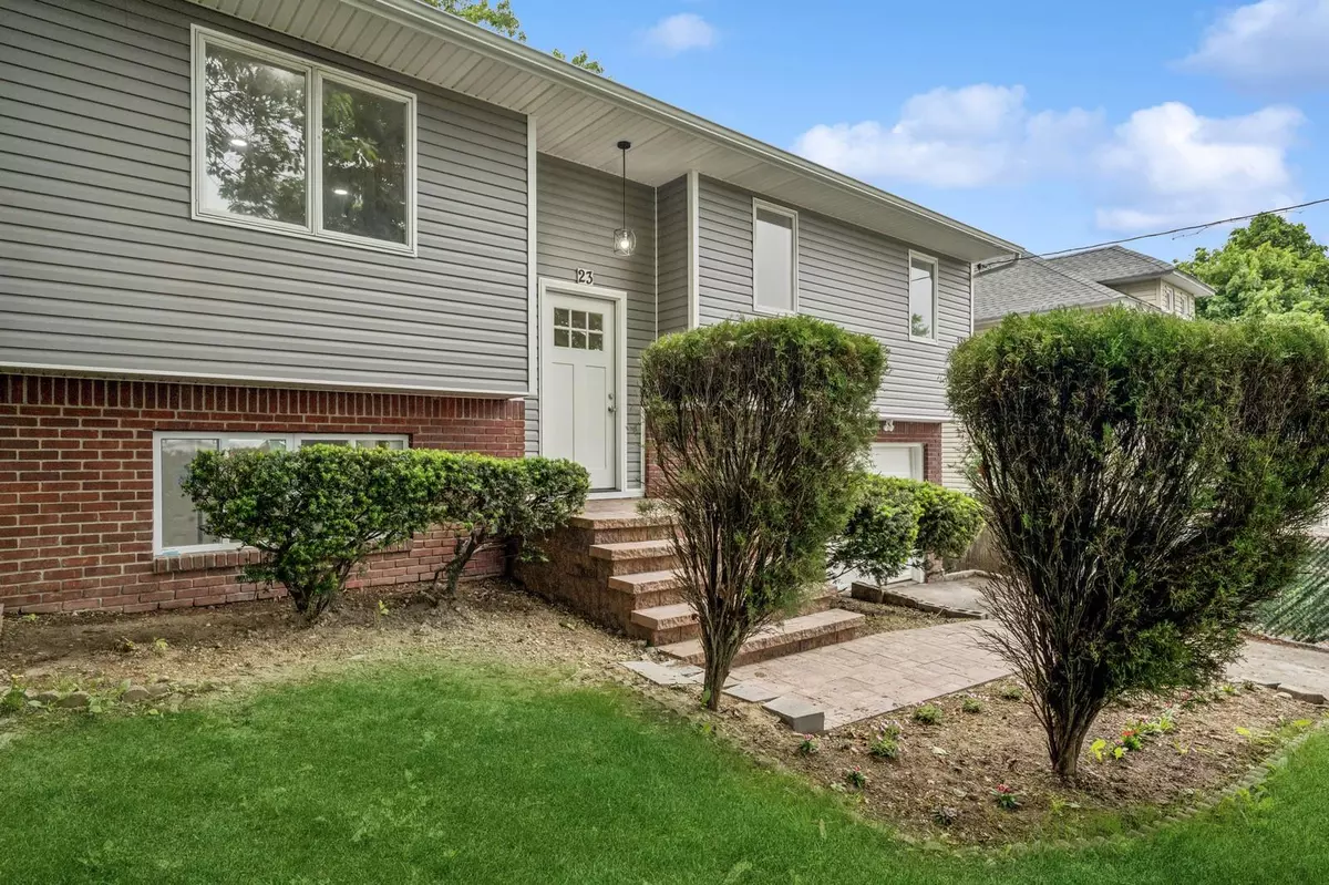 Huntington Station, NY 11746,23 Tower ST