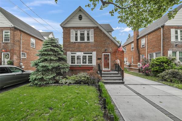 589 Liberty AVE, Williston Park, NY 11596