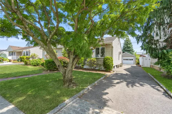 Franklin Square, NY 11010,697 Byron AVE