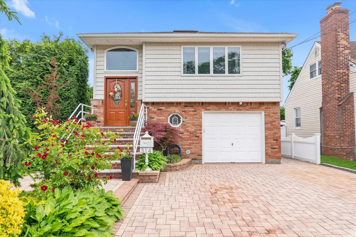 Oceanside, NY 11572,314 Oakview AVE