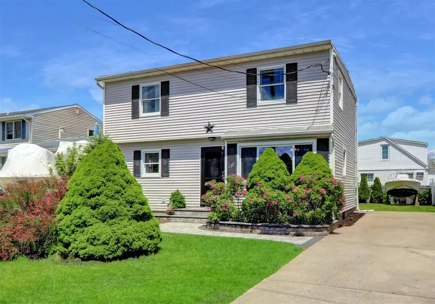674 Shore RD, Lindenhurst, NY 11757