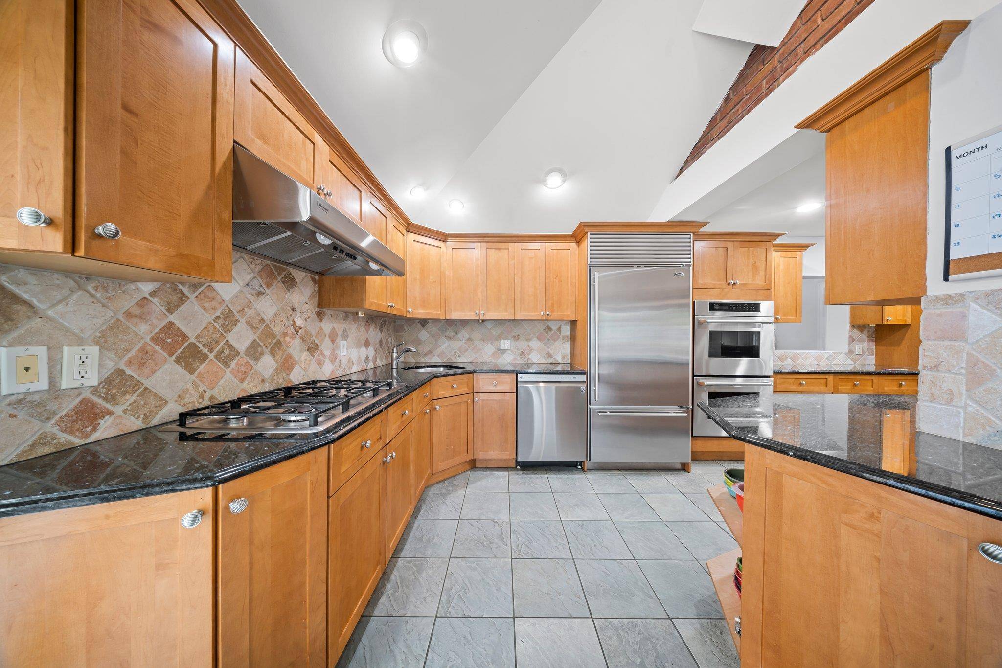Rockville Centre, NY 11570,30 Leon CT