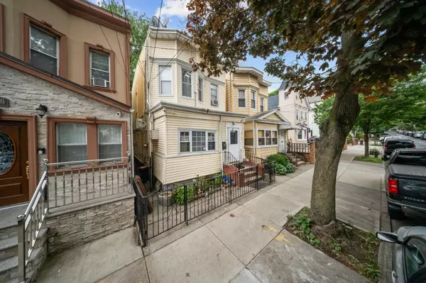 Woodhaven, NY 11421,8564 79th ST