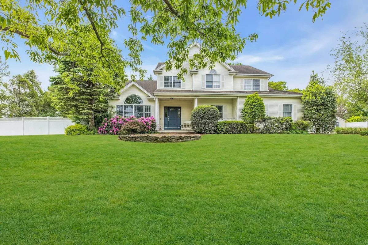 Melville, NY 11747,6 Esteves CT