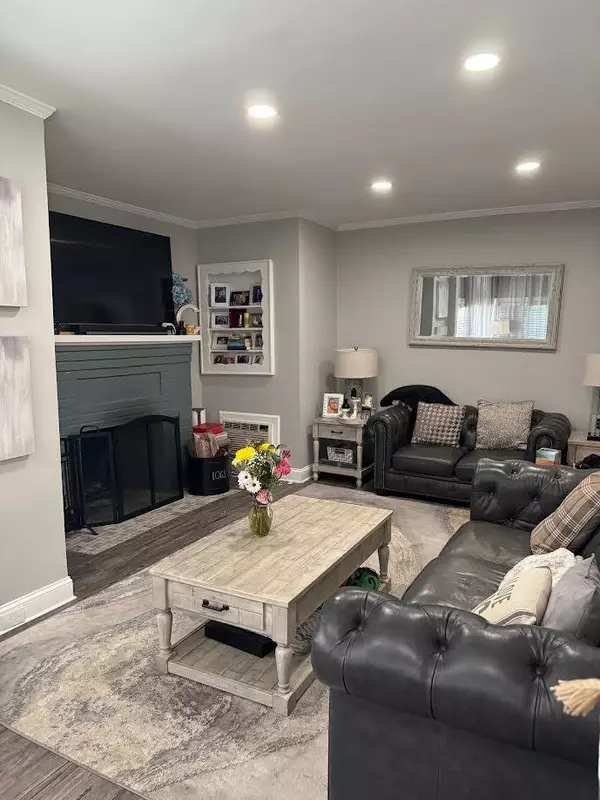 Woodmere, NY 11598,28 Brower AVE