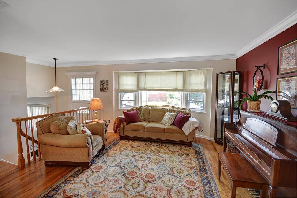 Hicksville, NY 11801,19 Milano ST
