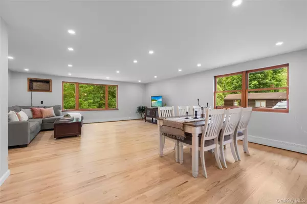 New Paltz, NY 12528,7 Elliotts LN