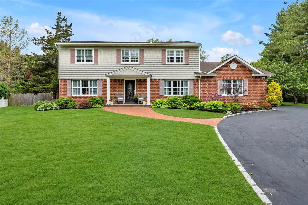 Greenlawn, NY 11740,8 Bank CT