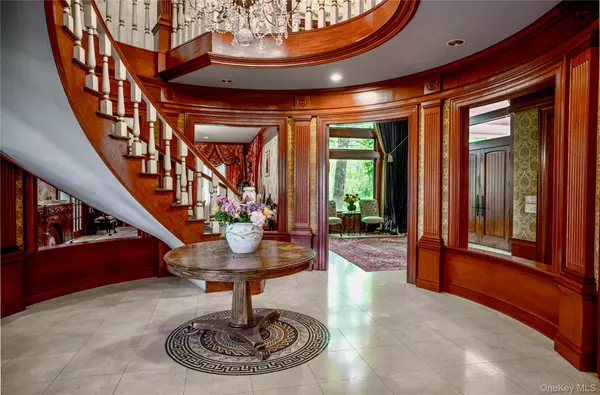 Great Neck, NY 11024,17 Split Rock DR