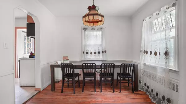 Jamaica, NY 11423,89-48 196th ST