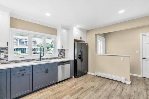 Wantagh, NY 11793,246 Willowood DR
