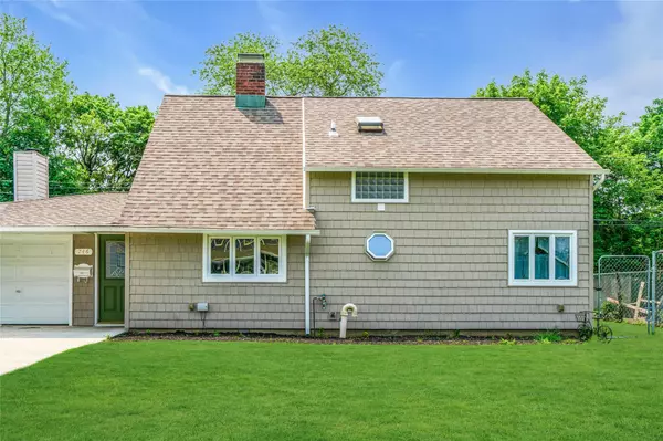 246 Willowood DR,  Wantagh,  NY 11793