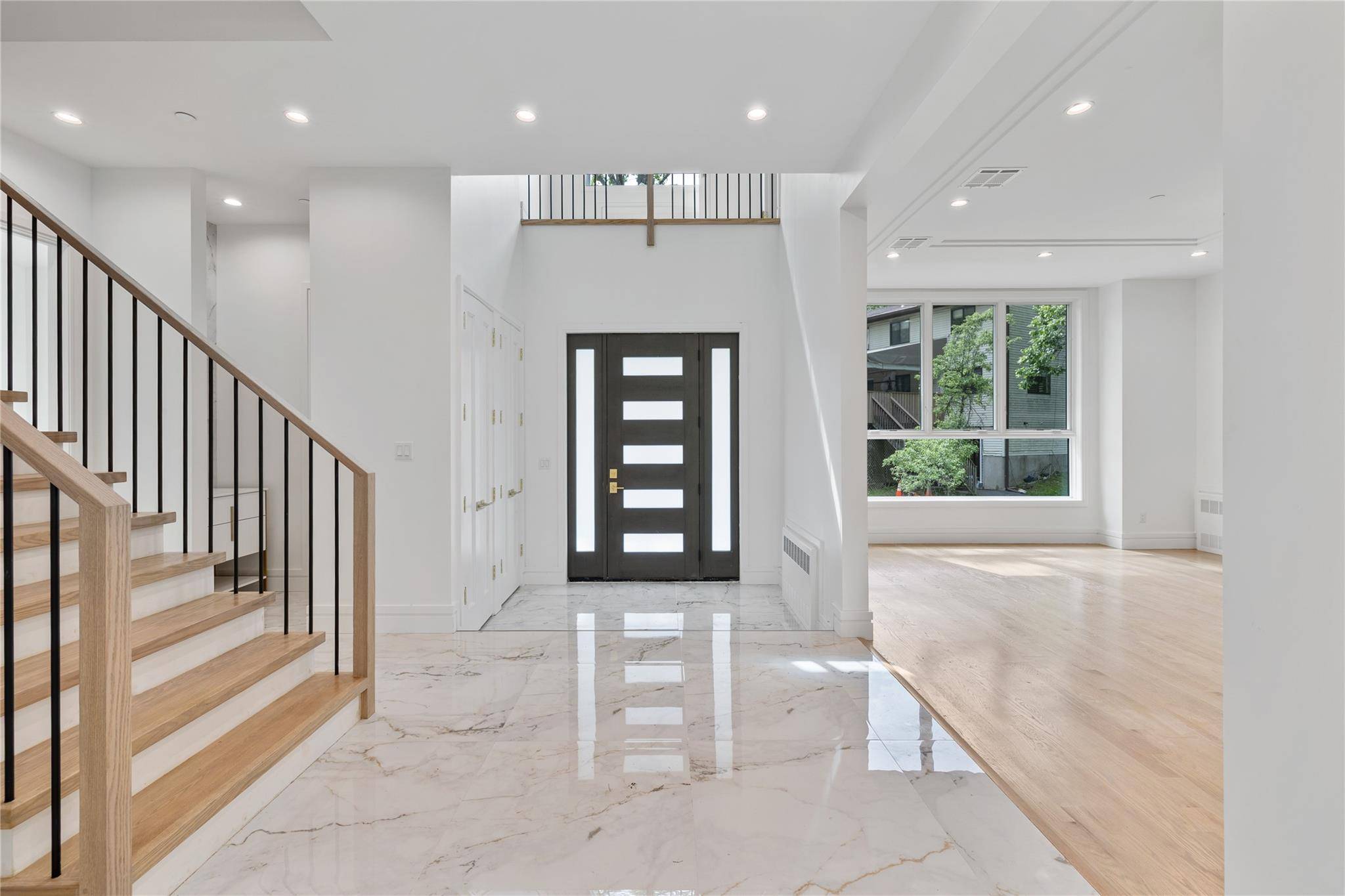 Spring Valley, NY 10977,40 Singer AVE #214