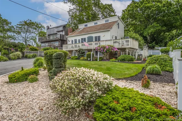 26 Point Breeze DR, Rocky Point, NY 11778