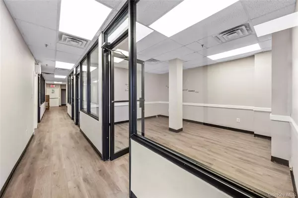 37-20 74th ST #4th Fl, Jackson Heights, NY 11372