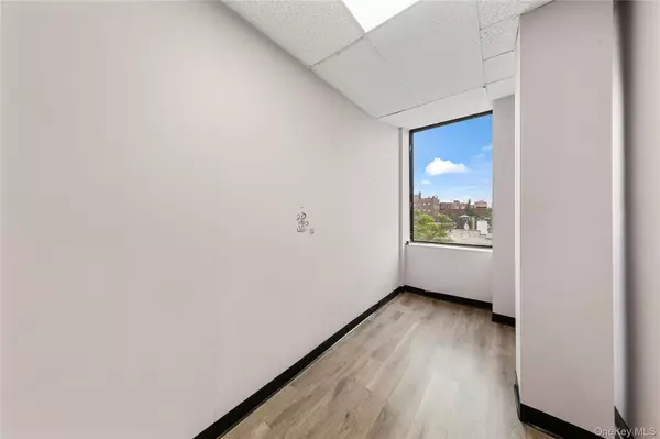 Jackson Heights, NY 11372,37-20 74th ST #4th Fl